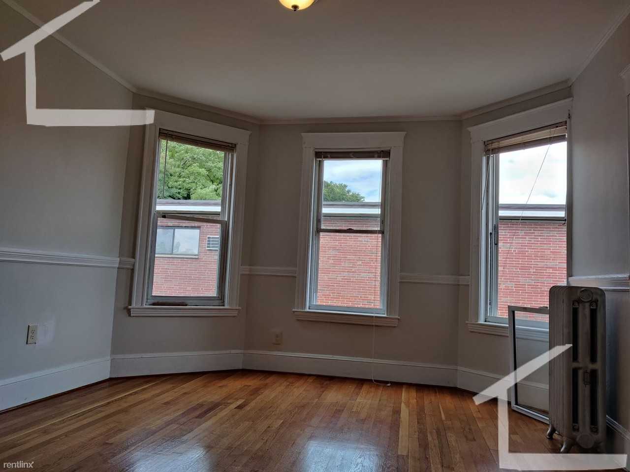 520 Washington St - Photo 2 of 9