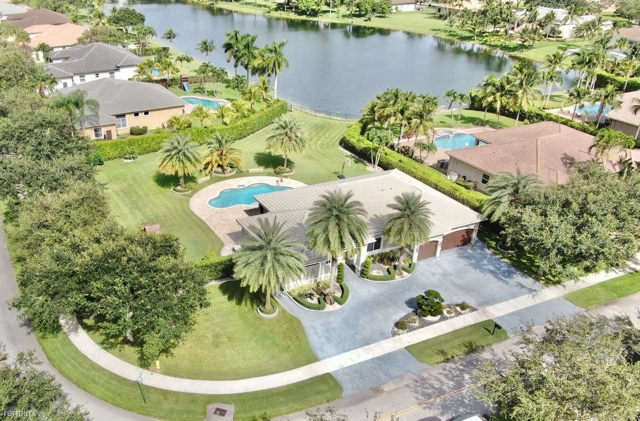 3932 Sw 135th Ave - Photo 3 of 4