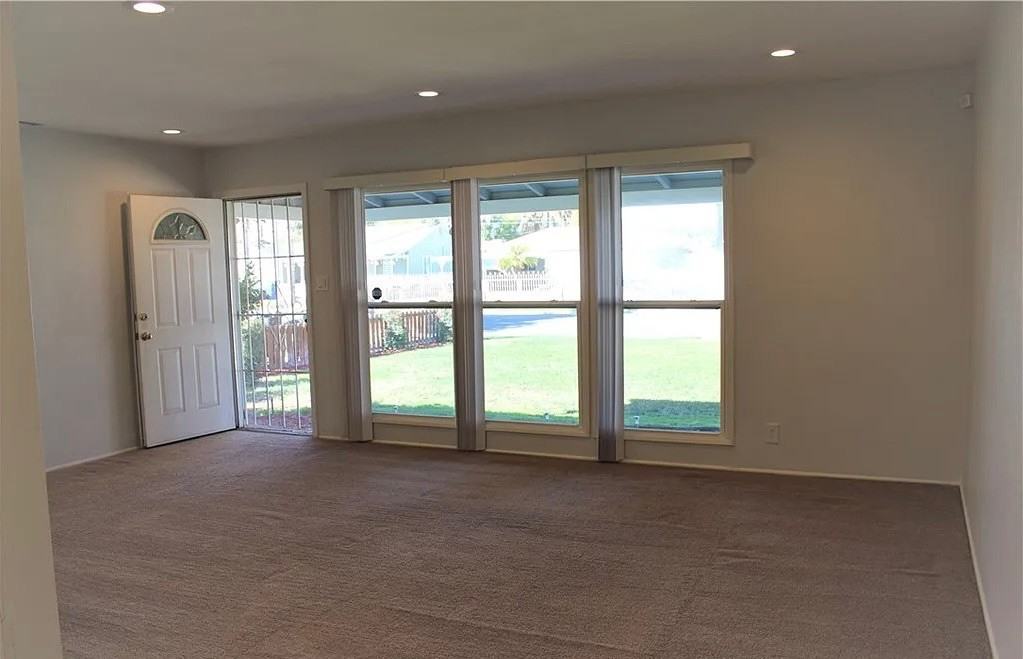 5420 Sierra St - Photo 2 of 13