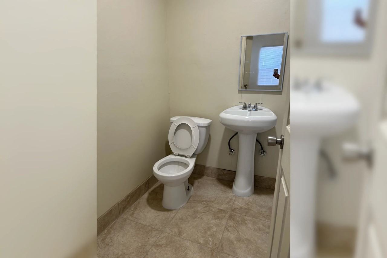 1613 Robinson St - Photo 3 of 10