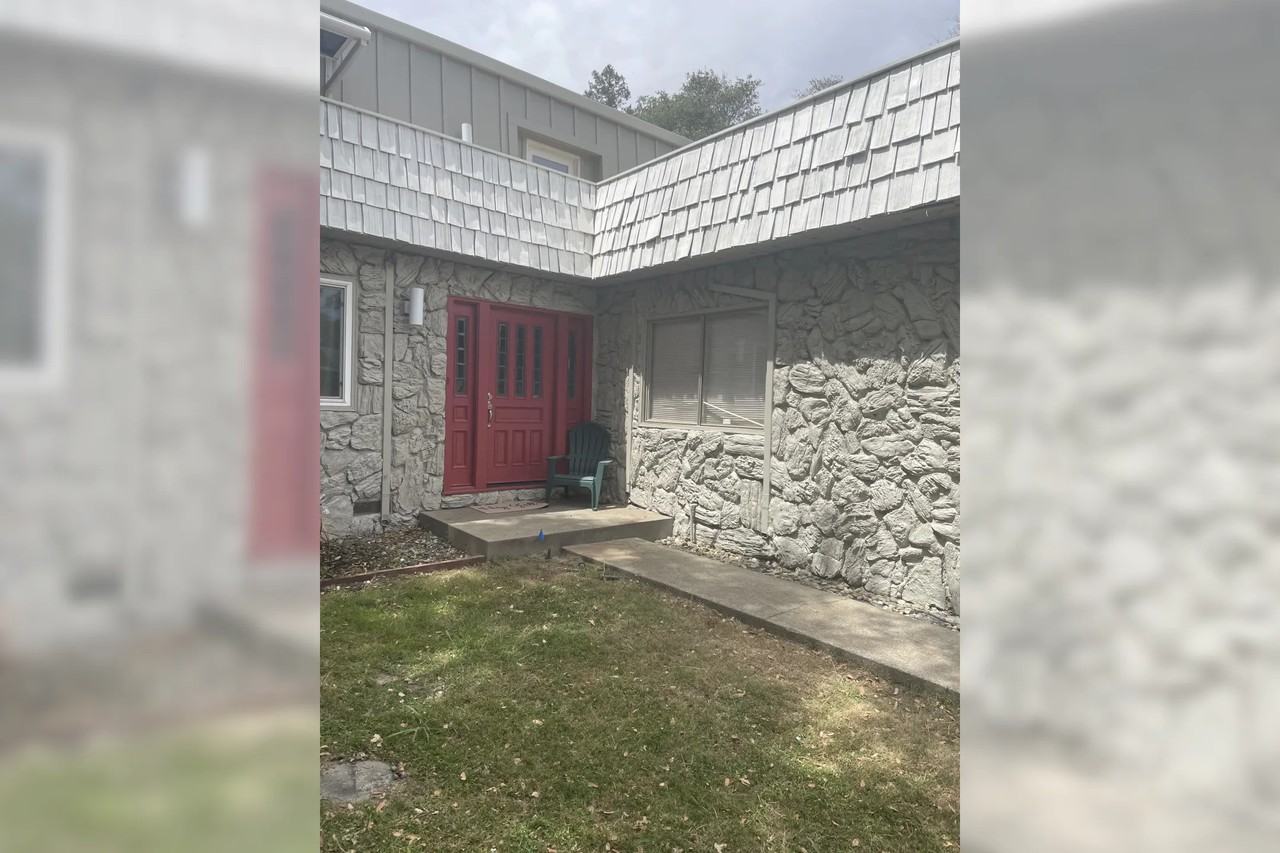 8390 Lakeland Dr - Photo 2 of 10