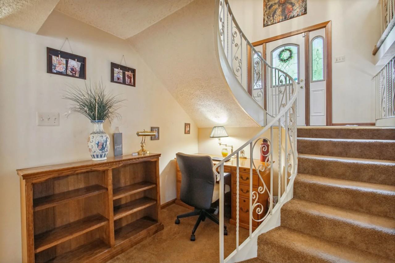 122 Waxwing Ct - Photo 3 of 29