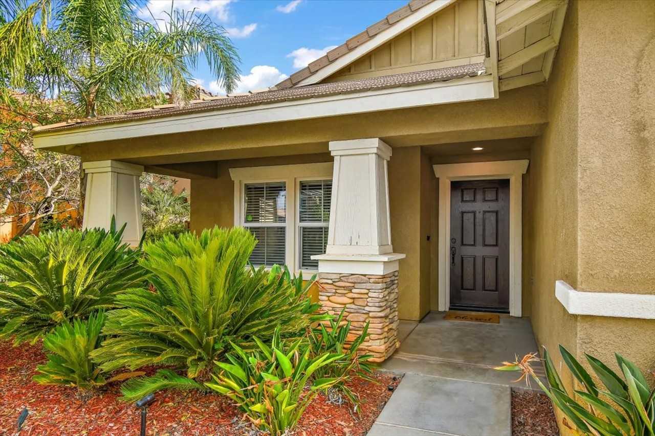 1346 Crown Imperial Ln - Photo 3 of 28