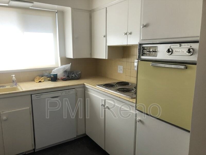 2780 Lakeside Dr - Photo 4 of 28
