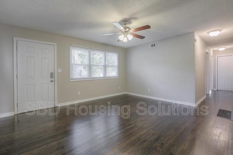 17250 Montgall Dr - Photo 2 of 8