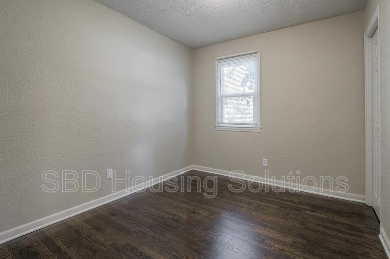 17250 Montgall Dr - Photo 4 of 8