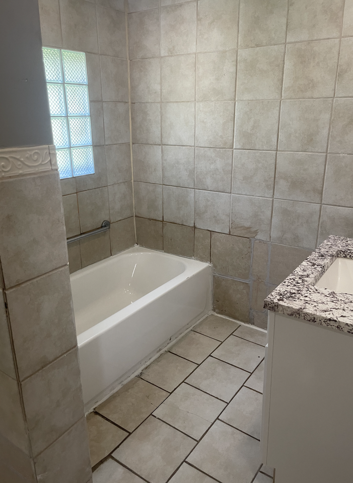 529 Fulton Ave Sw - Photo 3 of 4