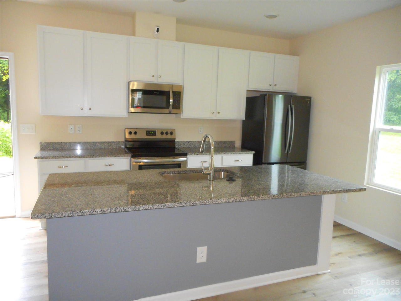 312 W Todd Ln - Photo 3 of 24