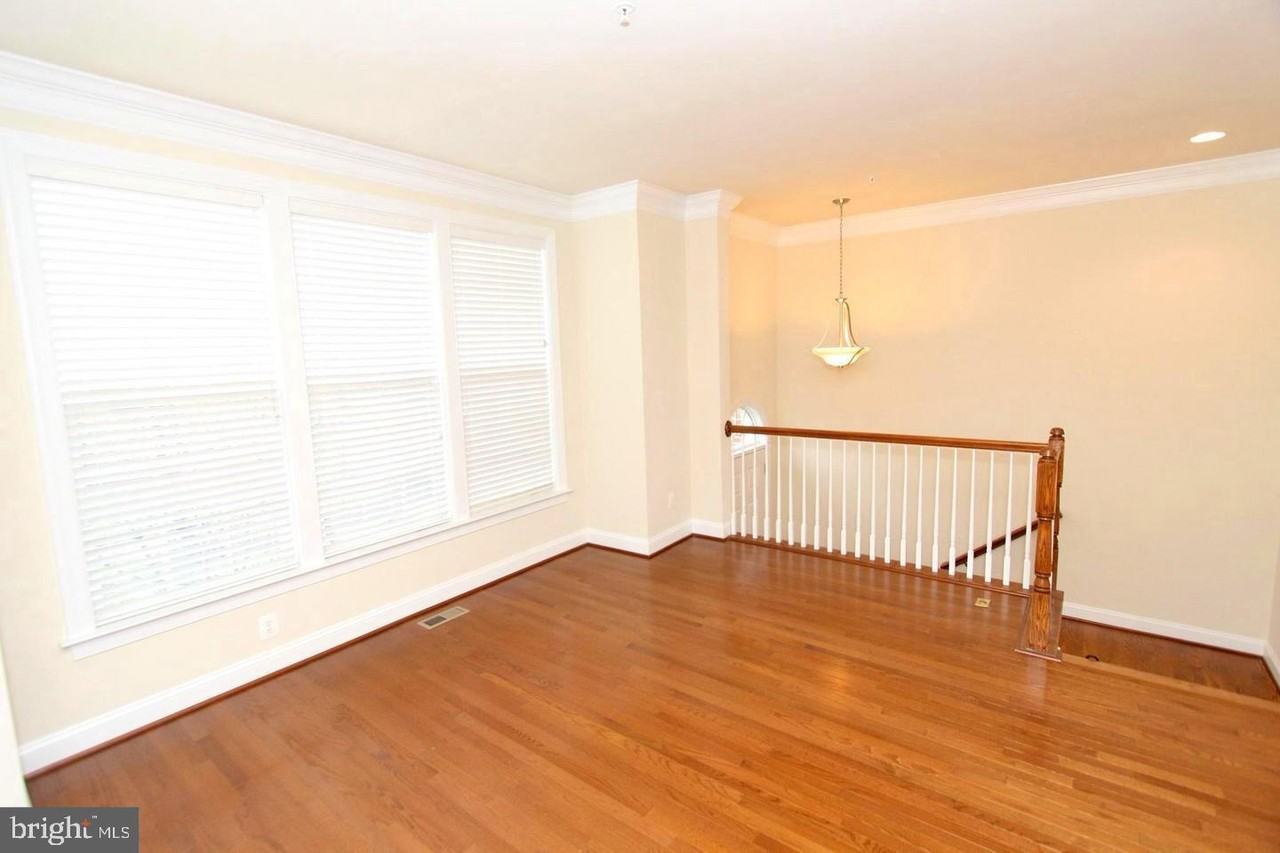 8043 Reserve Way - Photo 4 of 22