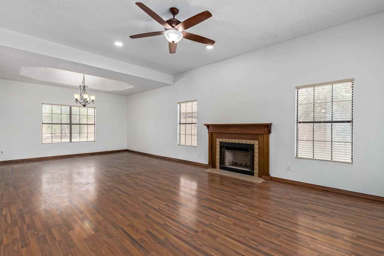 5440 W Beryl Ave - Photo 2 of 29