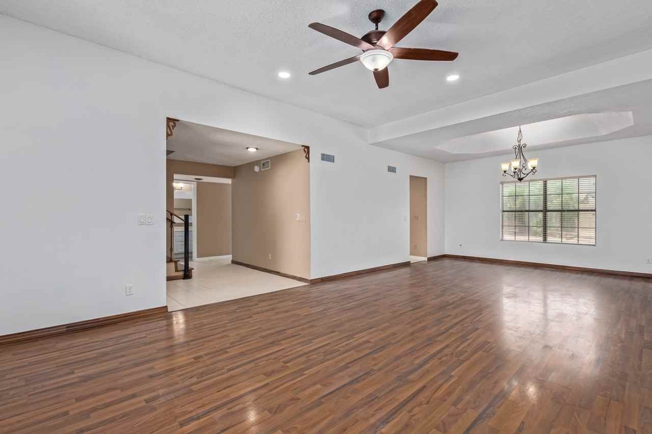 5440 W Beryl Ave - Photo 3 of 29