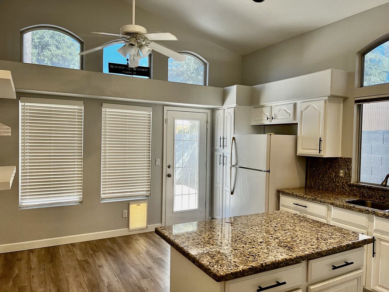 3438 E Rockwood Dr - Photo 4 of 14