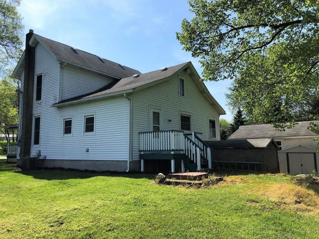 1106 N Wozniak Rd - Photo 2 of 14