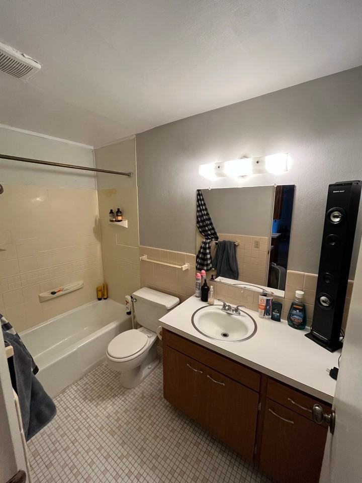 2805 Thomas Dr - Photo 2 of 7