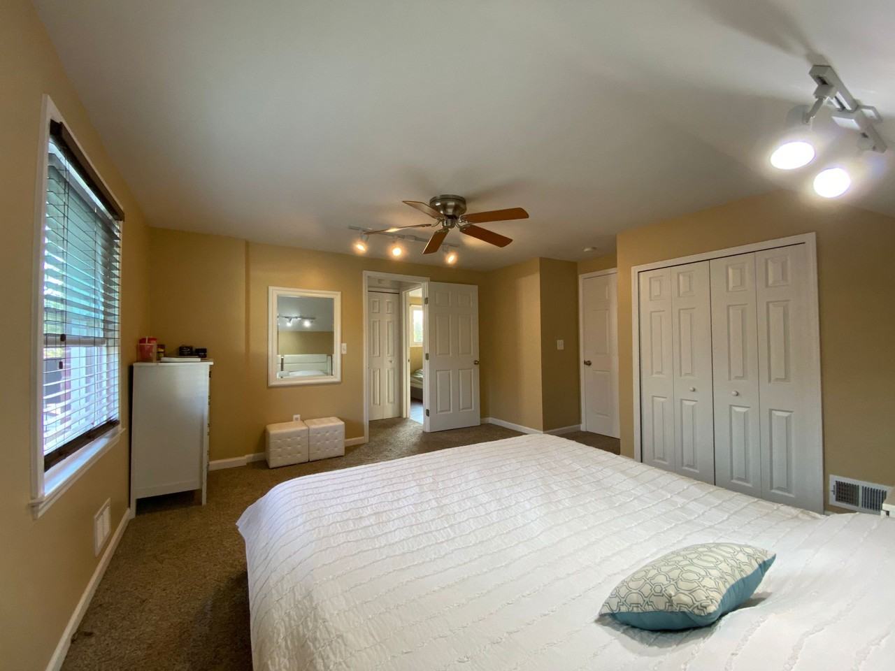 544 North Franklin Street - Photo 3 of 13