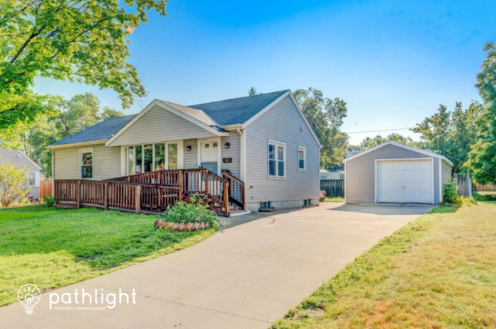 7633 1st Ave S - Photo 3 of 20