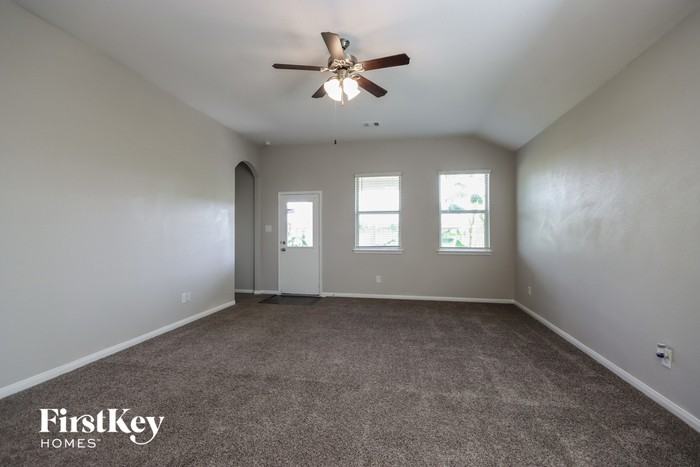 15821 Roberto Clemente Ct - Photo 3 of 27