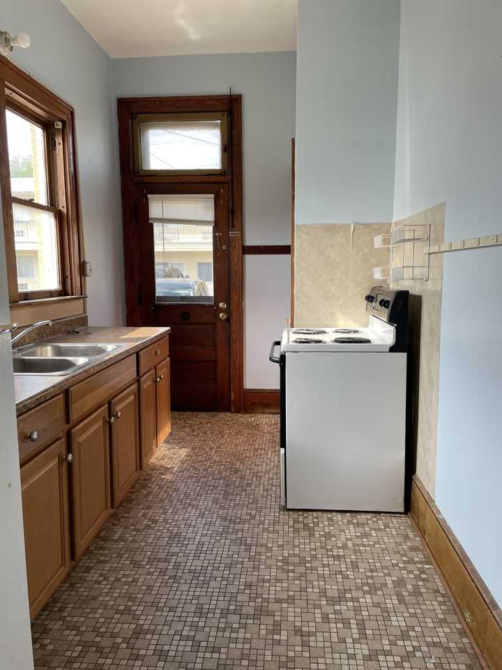 231 W Main St #1W - Photo 5 of 10