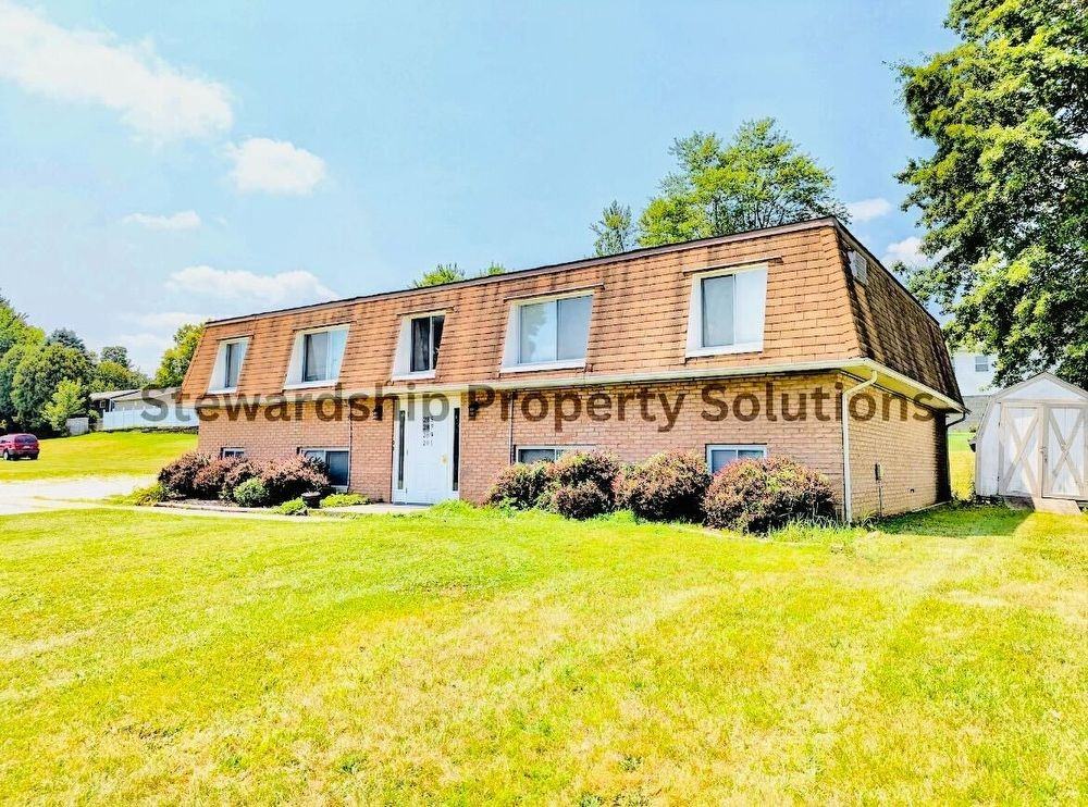 289 Villa St - Photo 2 of 7