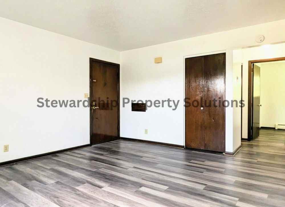 289 Villa St - Photo 3 of 7