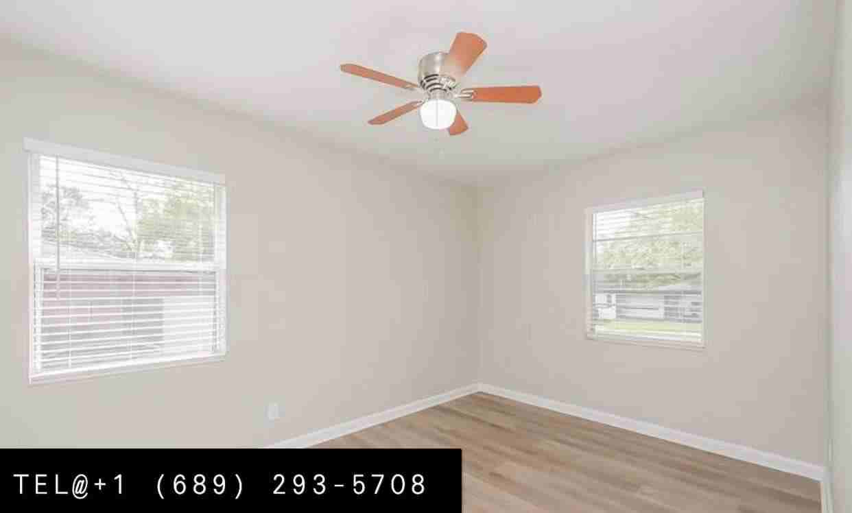 318 Eastway Dr - Photo 3 of 11