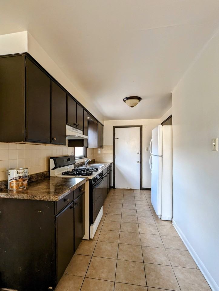 14123 South School Street #5 - Photo 2 of 7