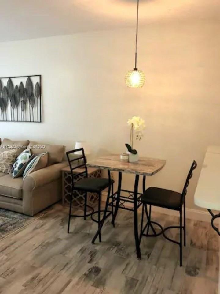 511 Lucerne Ave #408 - Photo 3 of 8