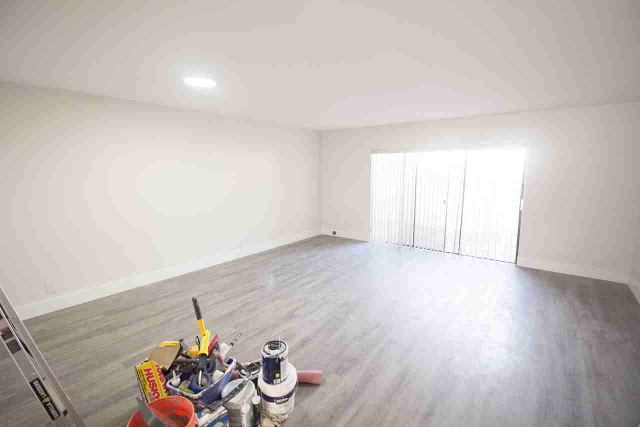 223 Southeast 11th Avenue #B - Photo 3 of 20