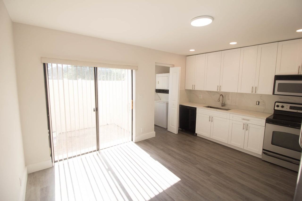 223 Southeast 11th Avenue #B - Photo 5 of 20