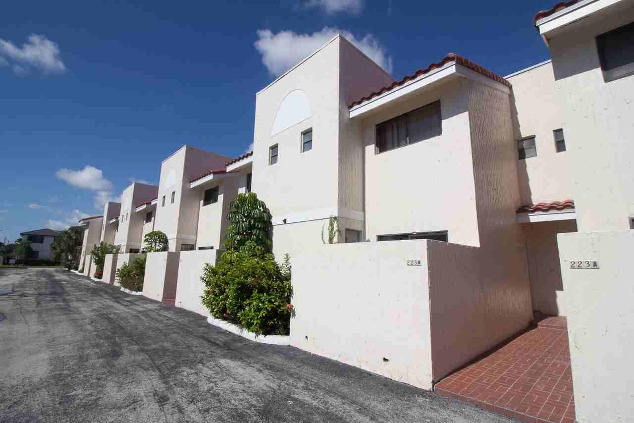 223 Southeast 11th Avenue #B - Photo 2 of 20