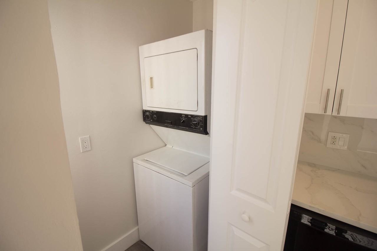 223 Southeast 11th Avenue #B - Photo 6 of 20