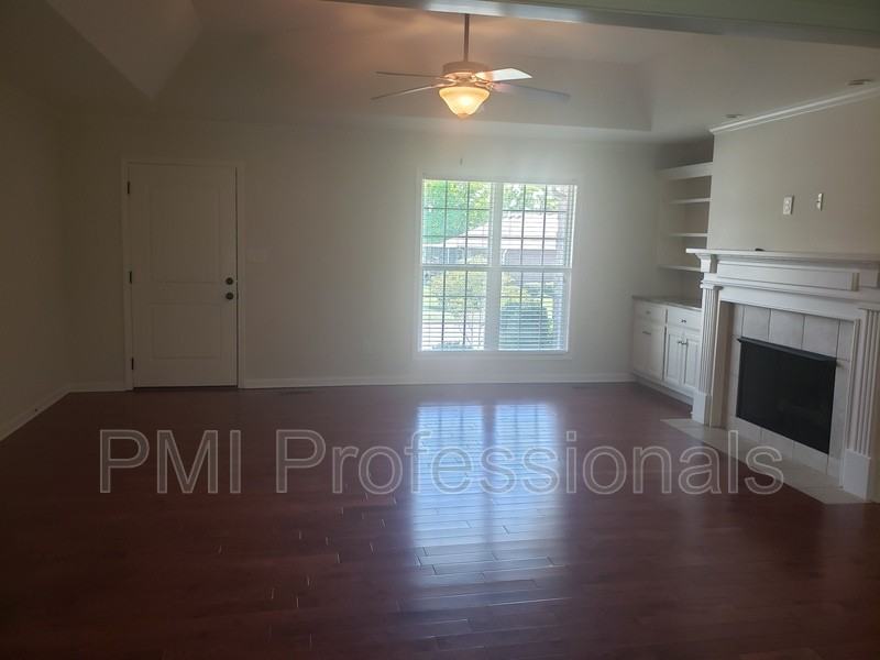 165 Longspur Dr - Photo 3 of 18