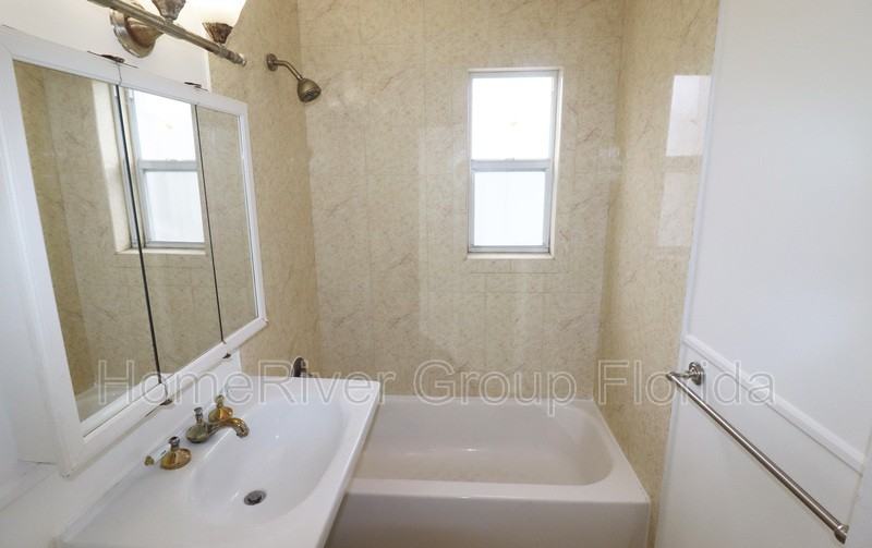 405 Nw 64th St #2 - Photo 3 of 12