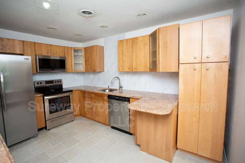 455 Chapel Ave E - Photo 5 of 42