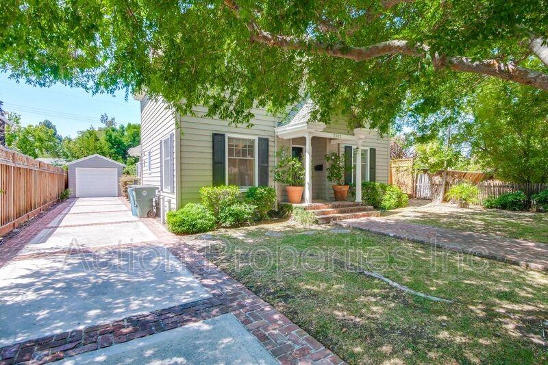 2302 Santa Ana St - Photo 2 of 50