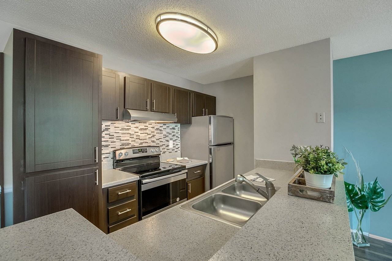 Lakeside Central Apartments - Photo 3 of 37