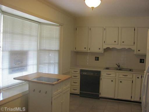 207 Chrisfield Ct - Photo 2 of 8