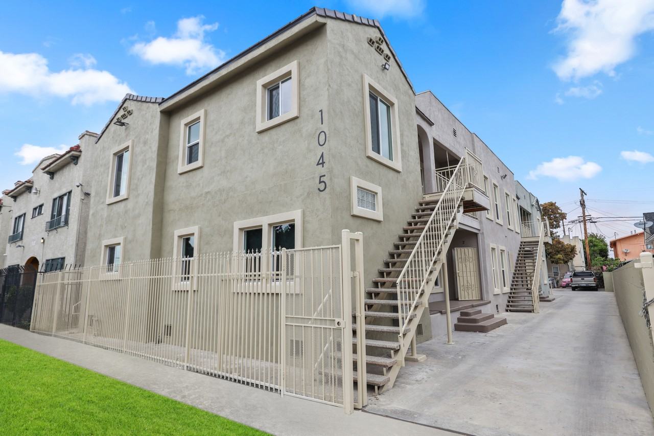 1045 West 42nd Place #1-8 - Photo 2 of 17