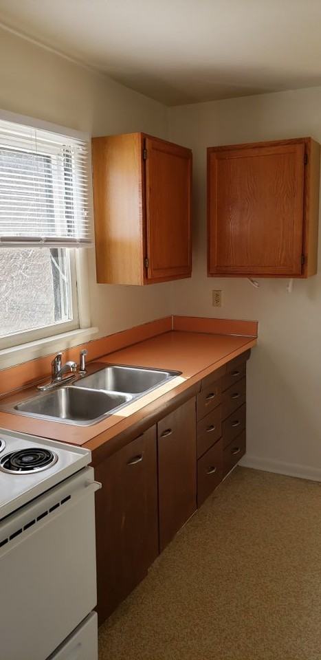 703 N 24th St - Photo 2 of 6