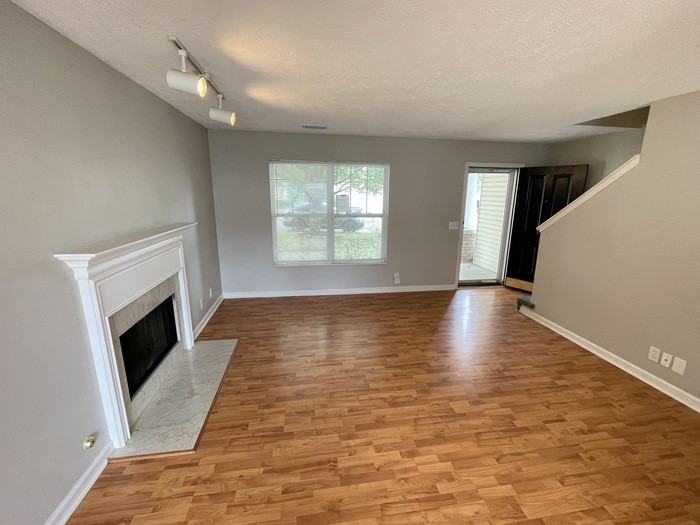 2212 Crescent Valley Ln - Photo 3 of 21