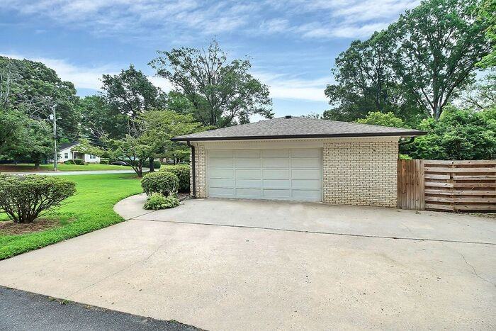 1729 Oaklawn Ave - Photo 3 of 34