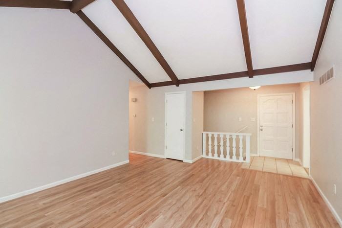 208 Sw Castlerock Dr - Photo 2 of 15