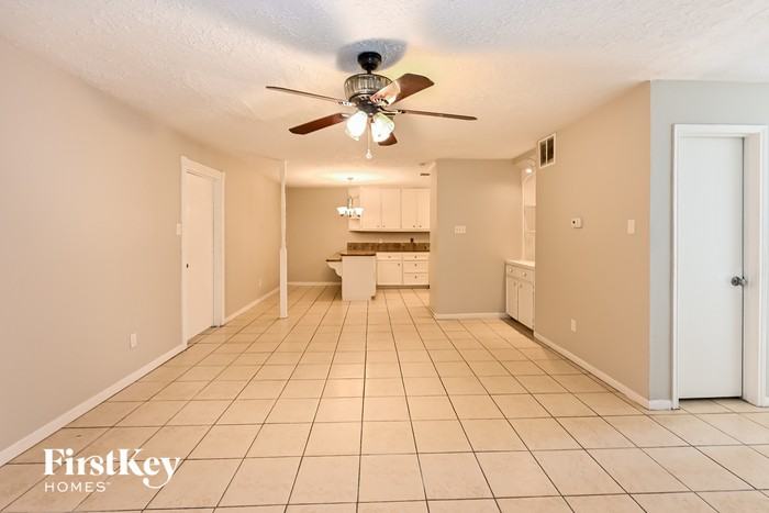 5023 Glendower Dr - Photo 2 of 15