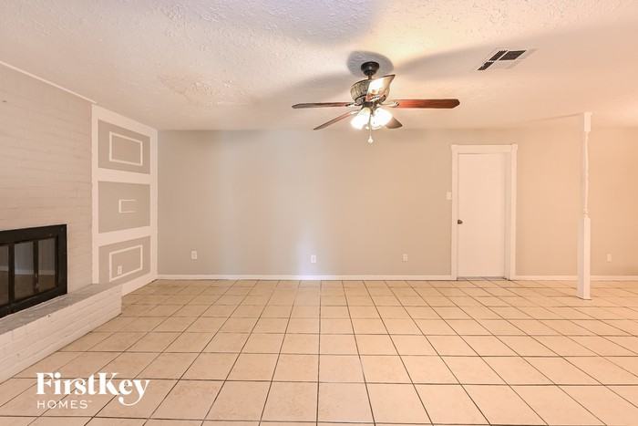 5023 Glendower Dr - Photo 3 of 15