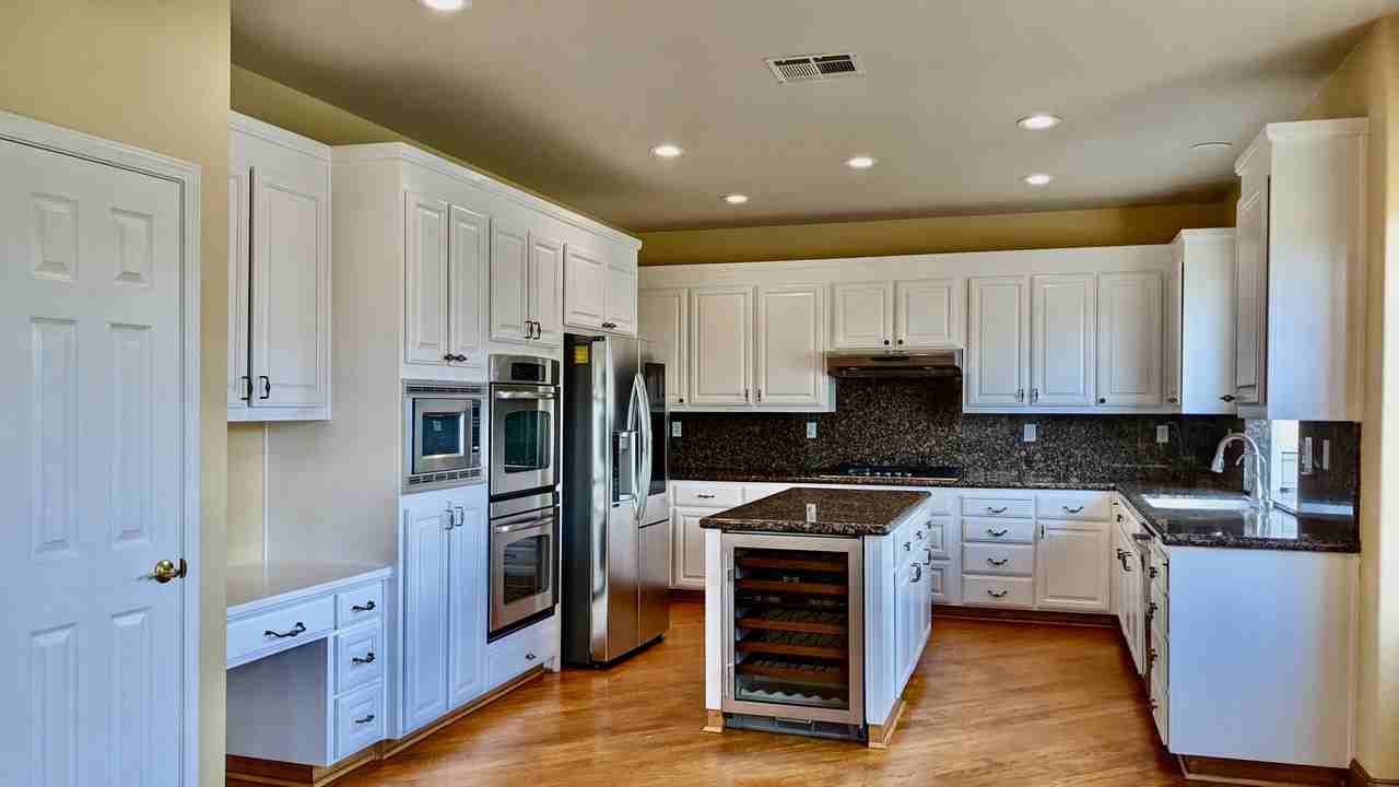 2021 Seabrook Court - Photo 3 of 18