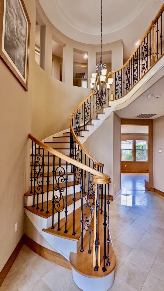 2021 Seabrook Court - Photo 2 of 18