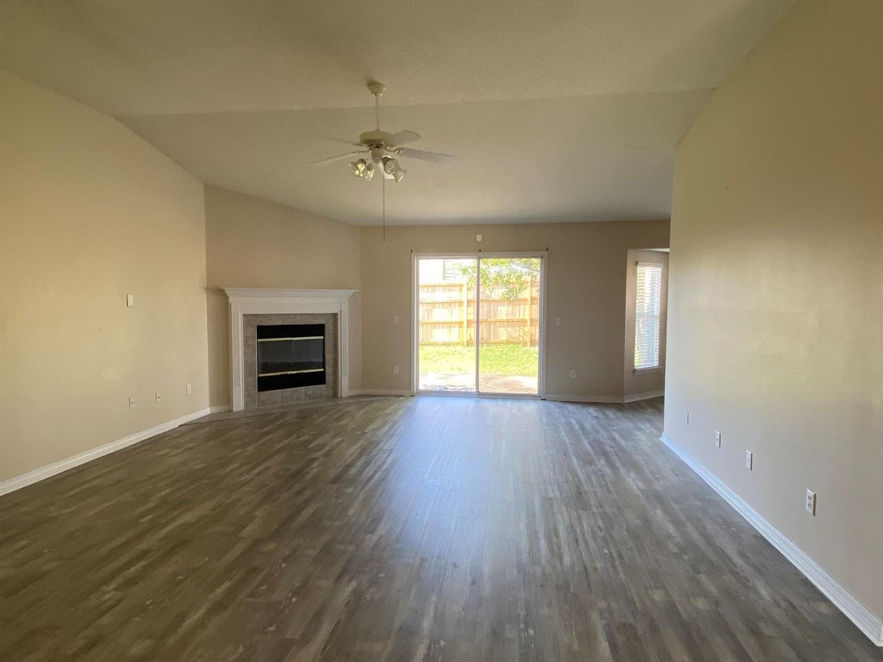 353 Peggy Dr #1 - Photo 4 of 18