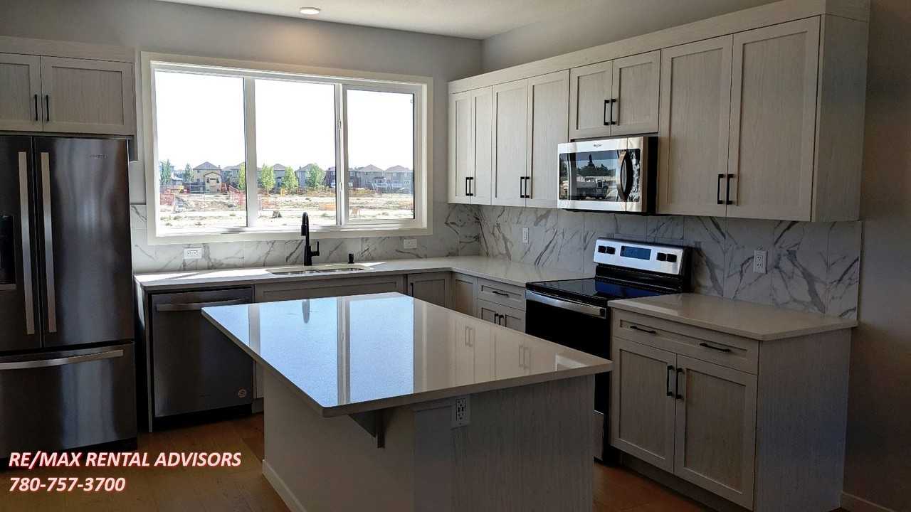 333 Midgrove Mews Sw - Photo 2 of 15