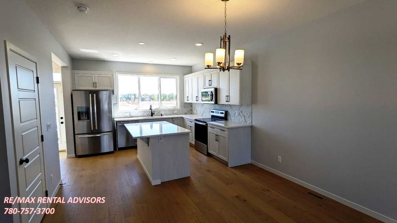 333 Midgrove Mews Sw - Photo 3 of 15