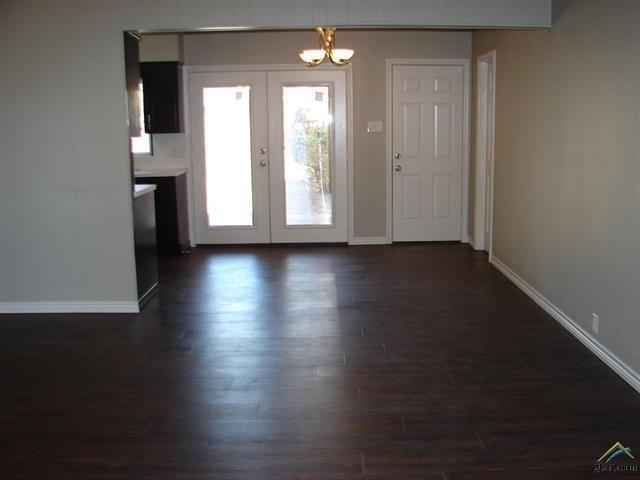 423 Top Hill Dr - Photo 4 of 22